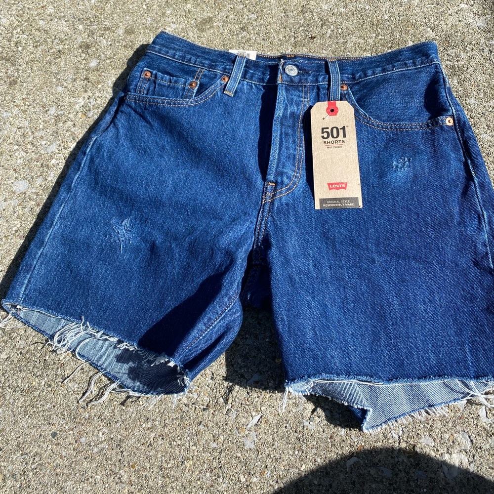 NWT women’s Levi 501 mid thigh jean shorts.